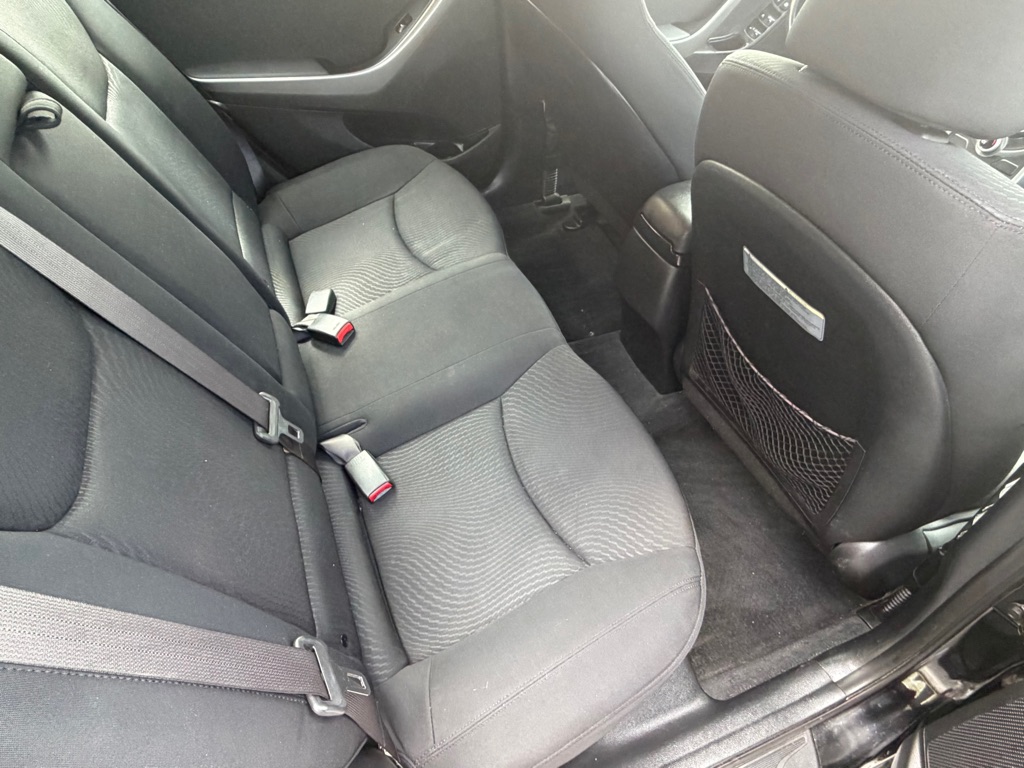 Photo 10 of this HYUNDAI ELANTRA