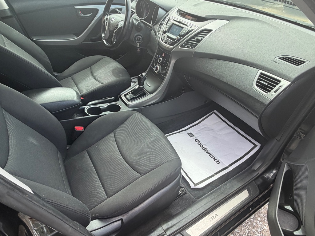 Photo 11 of this HYUNDAI ELANTRA