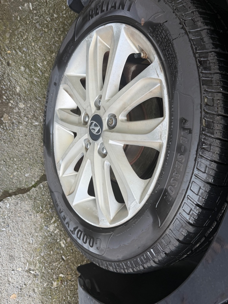 Photo 12 of this HYUNDAI ELANTRA