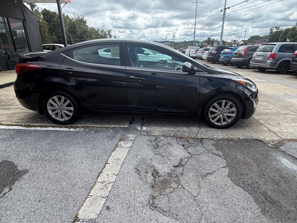Photo 5 of this HYUNDAI ELANTRA