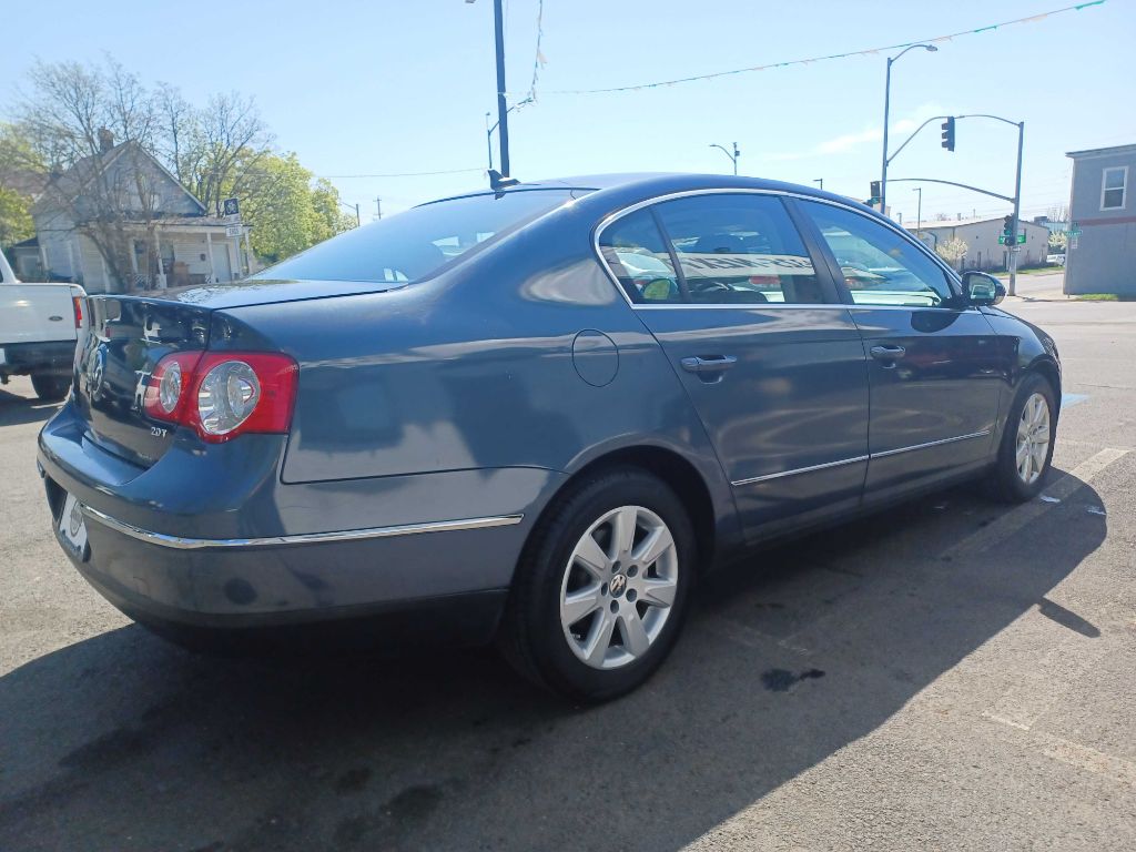 Photo 5 of this VOLKSWAGEN PASSAT