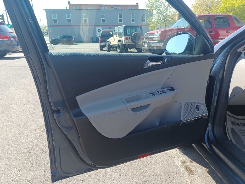 Photo 10 of this VOLKSWAGEN PASSAT