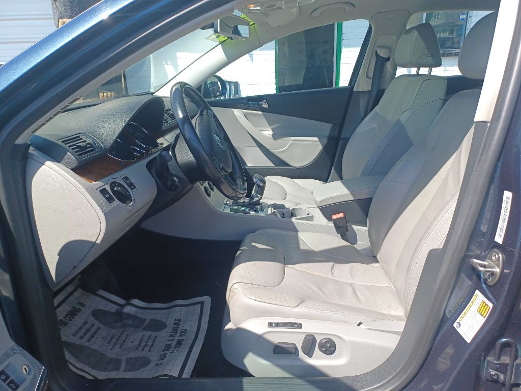 Photo 9 of this VOLKSWAGEN PASSAT