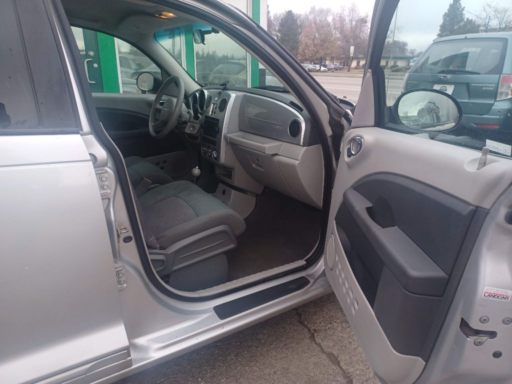 Photo 15 of this CHRYSLER PT CRUISER
