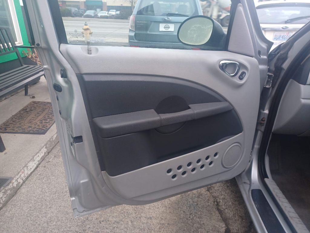 Photo 10 of this CHRYSLER PT CRUISER