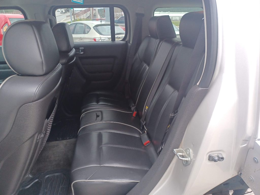 Photo 11 of this HUMMER H3