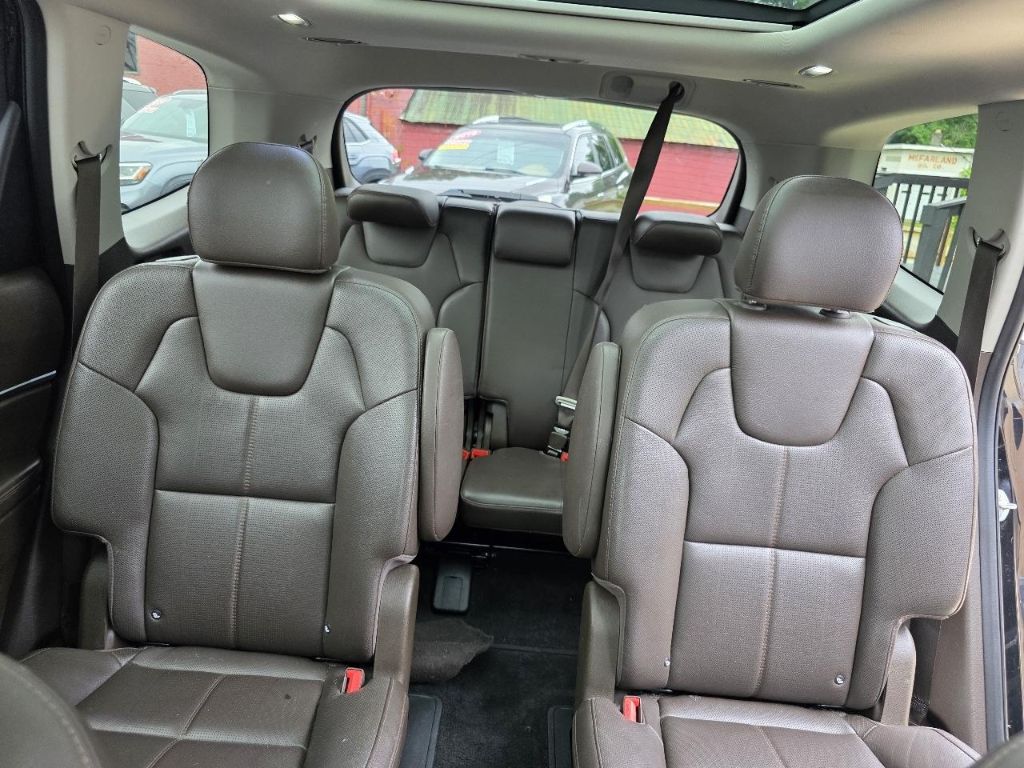 Photo 18 of this KIA TELLURIDE