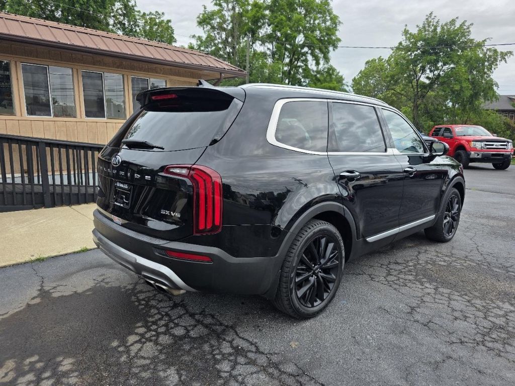 Photo 5 of this KIA TELLURIDE