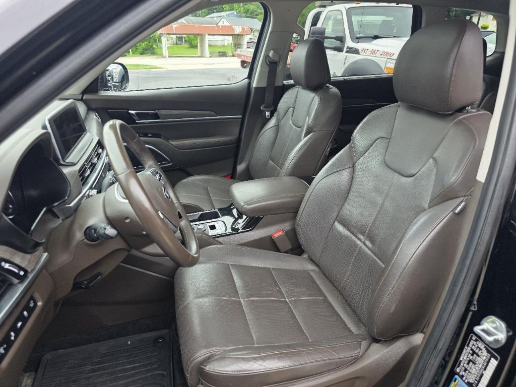 Photo 12 of this KIA TELLURIDE