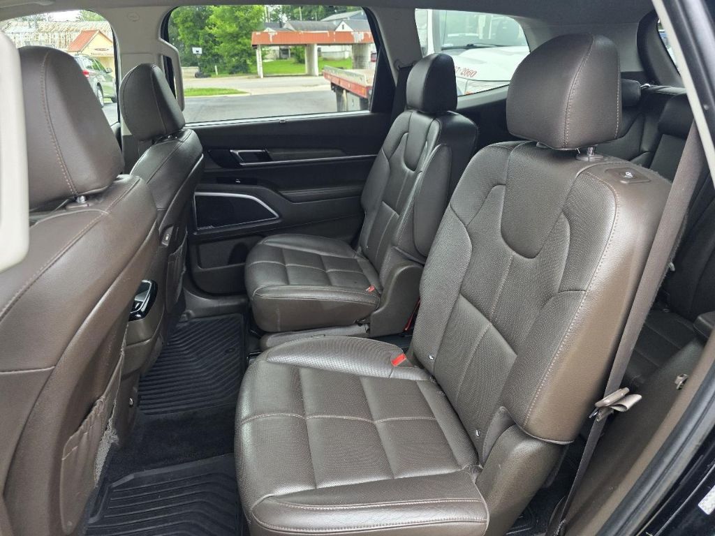 Photo 13 of this KIA TELLURIDE