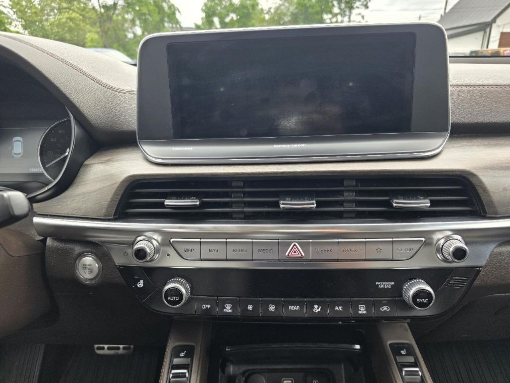 Photo 8 of this KIA TELLURIDE