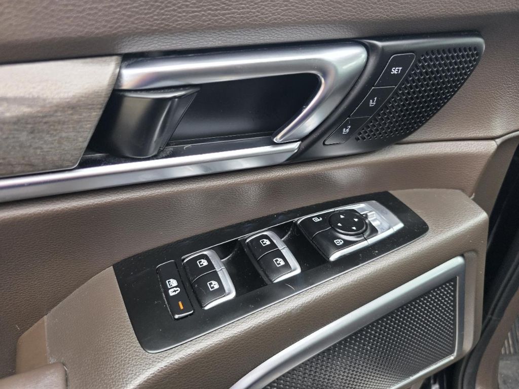 Photo 14 of this KIA TELLURIDE