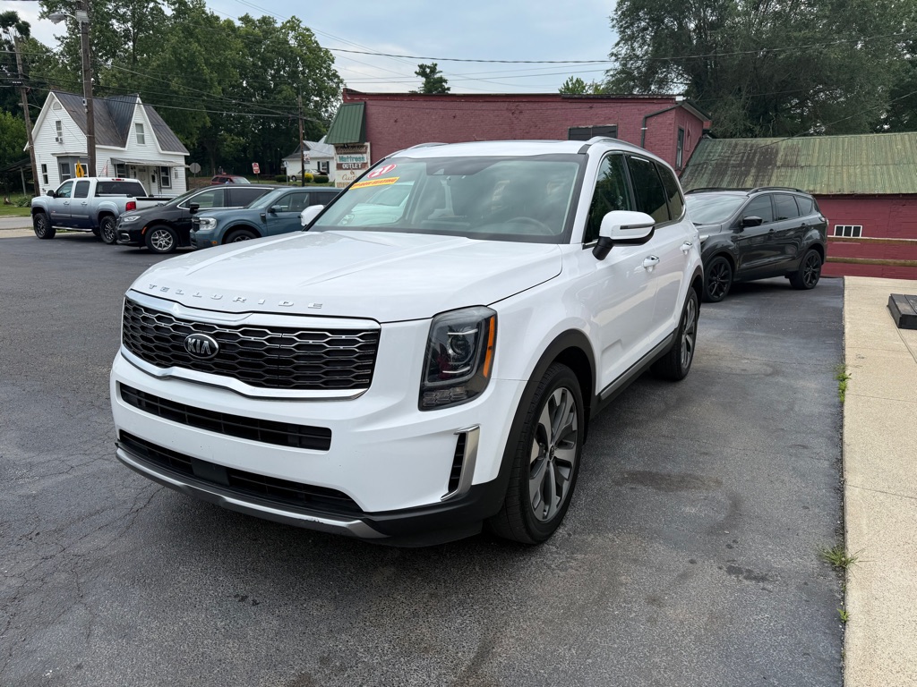 Photo 2 of this KIA TELLURIDE