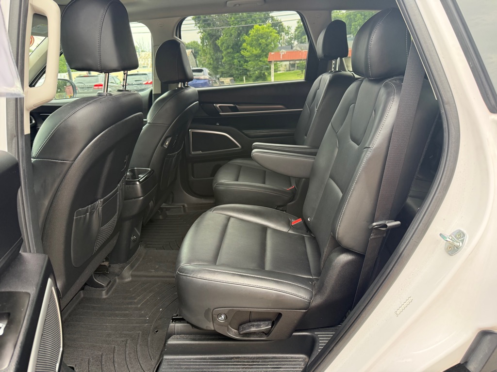 Photo 10 of this KIA TELLURIDE