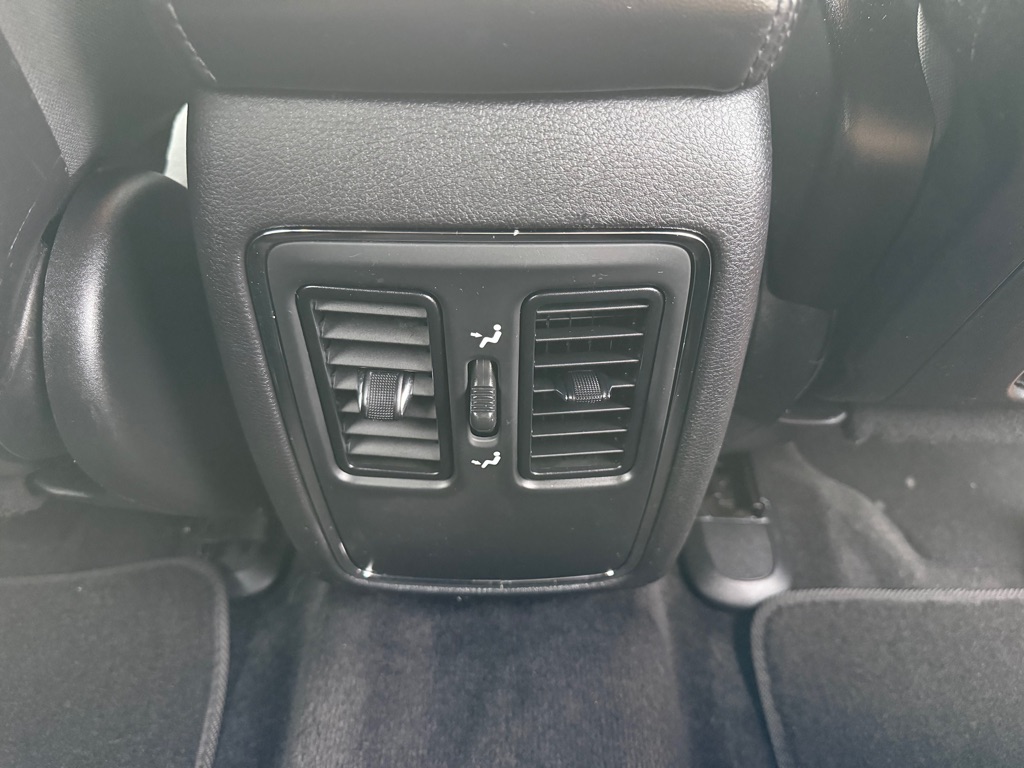Photo 16 of this JEEP GRAND CHEROKEE