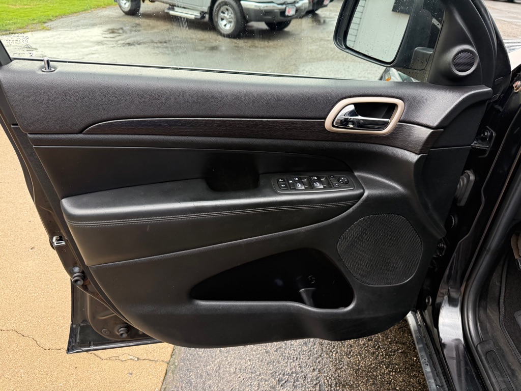 Photo 9 of this JEEP GRAND CHEROKEE