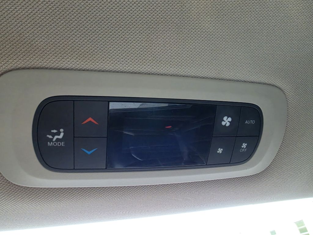 Photo 16 of this CHRYSLER PACIFICA