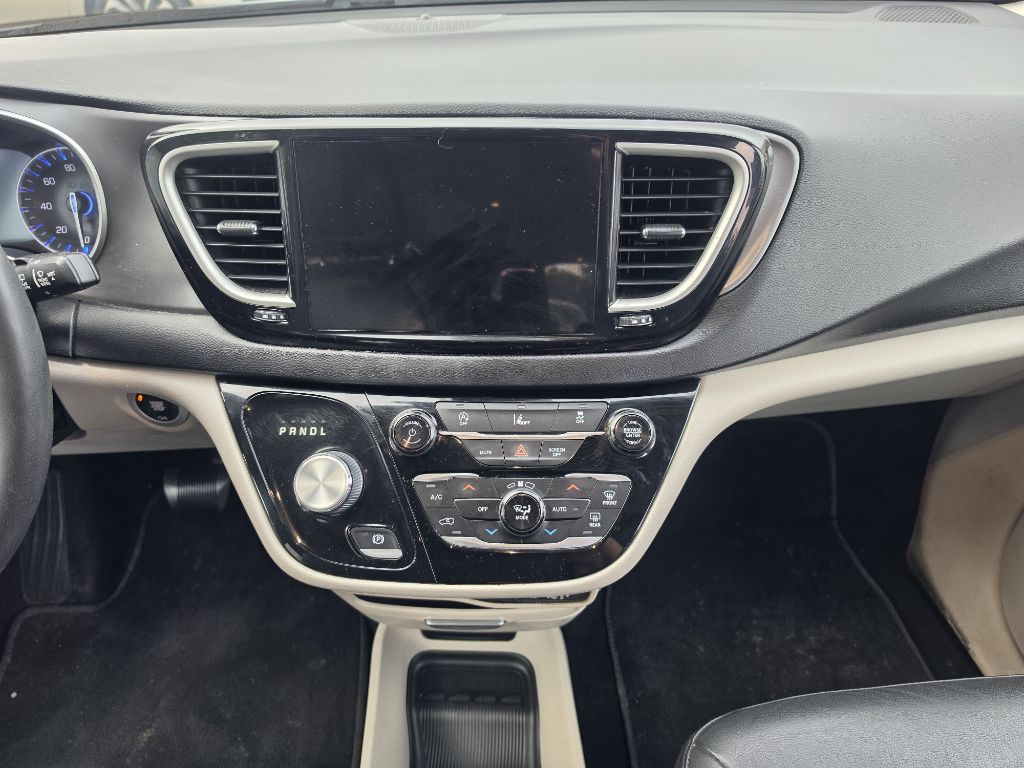 Photo 12 of this CHRYSLER PACIFICA