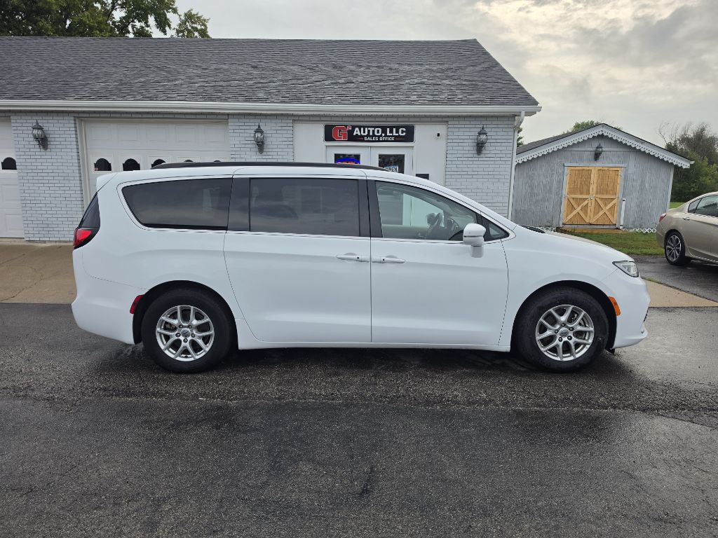 Photo 8 of this CHRYSLER PACIFICA