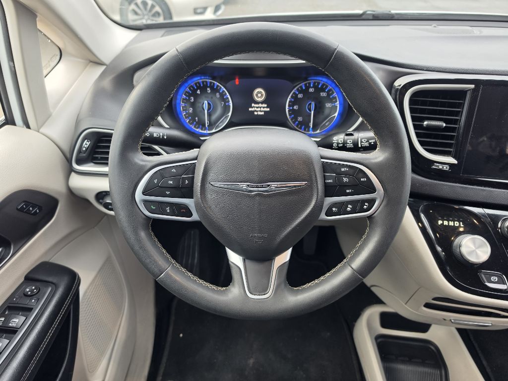 Photo 11 of this CHRYSLER PACIFICA