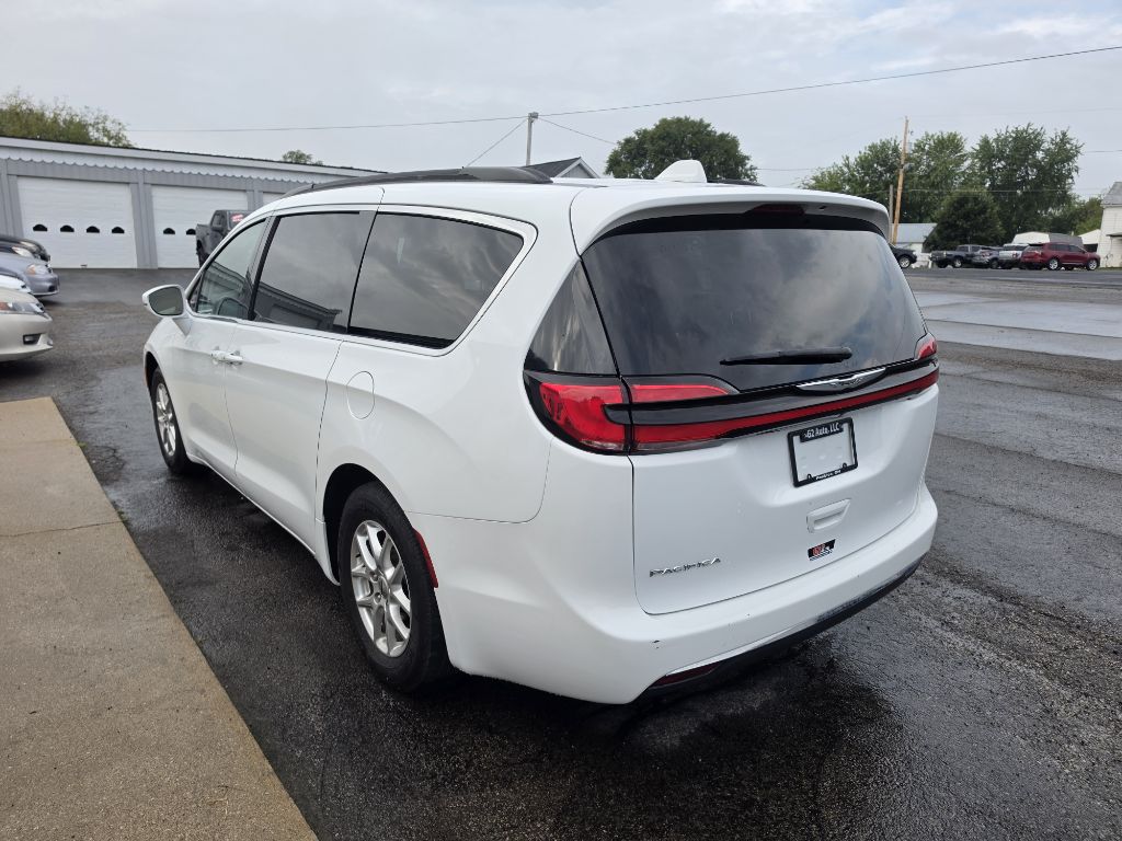 Photo 3 of this CHRYSLER PACIFICA