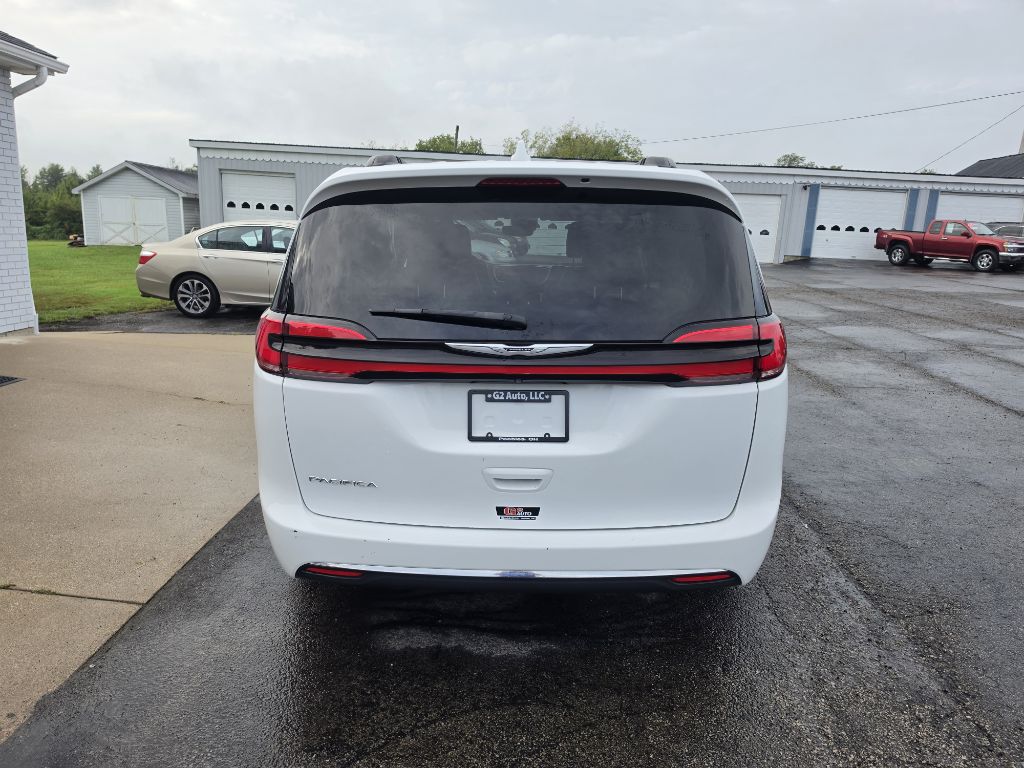Photo 7 of this CHRYSLER PACIFICA