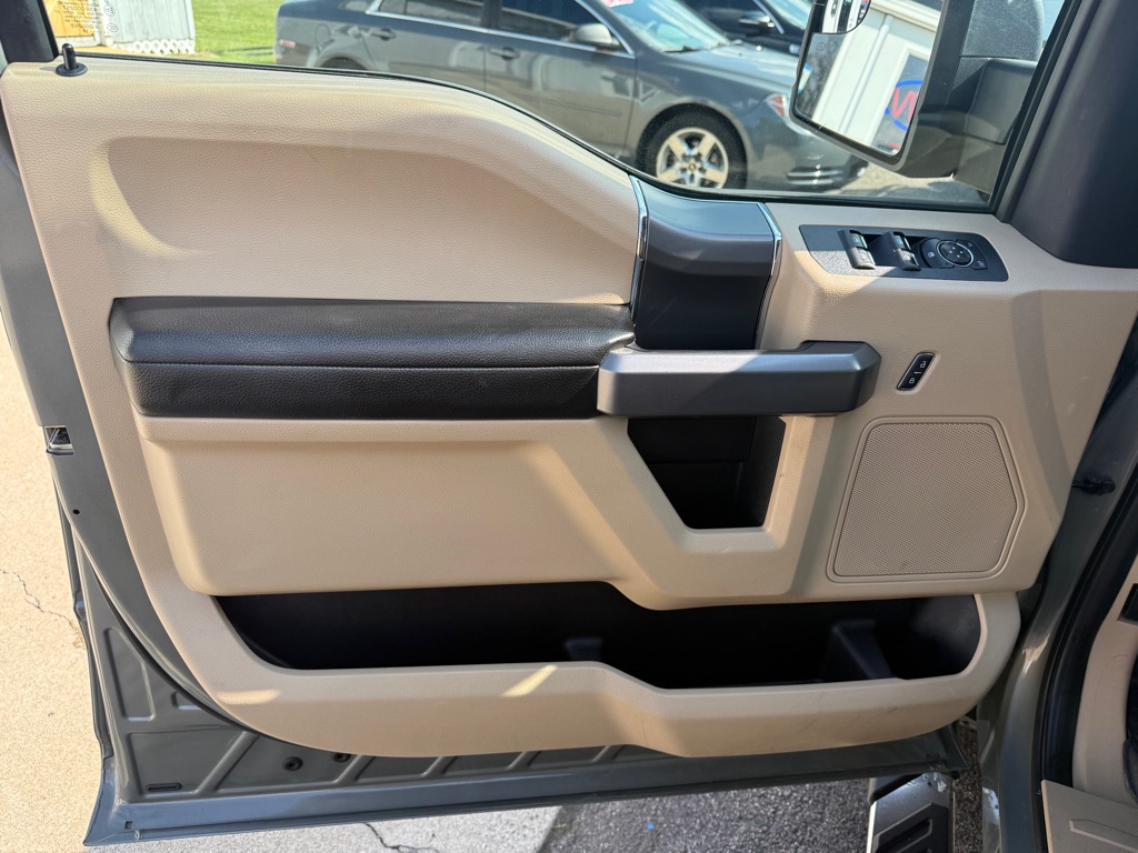 Photo 9 of this FORD F150