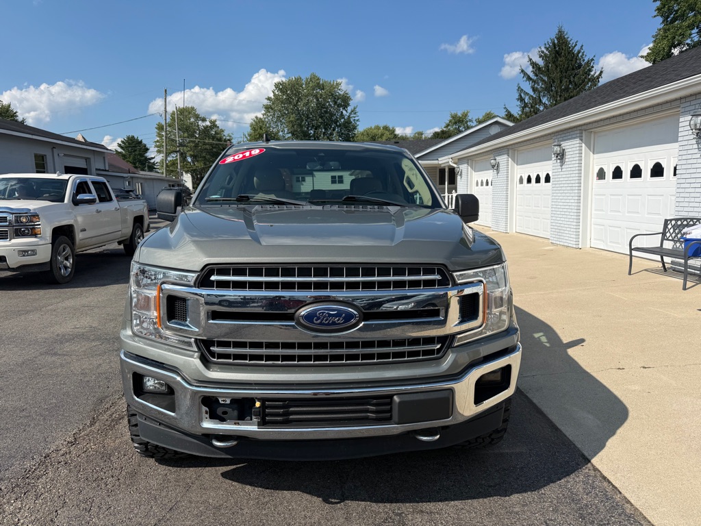 Photo 3 of this FORD F150