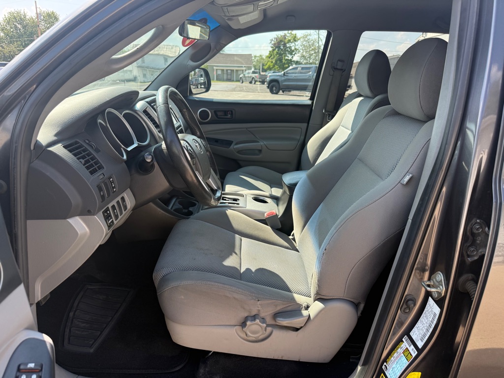 Photo 8 of this TOYOTA TACOMA