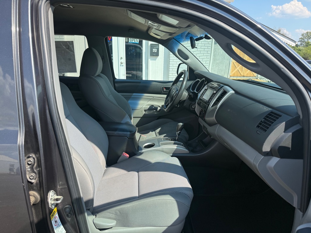 Photo 12 of this TOYOTA TACOMA