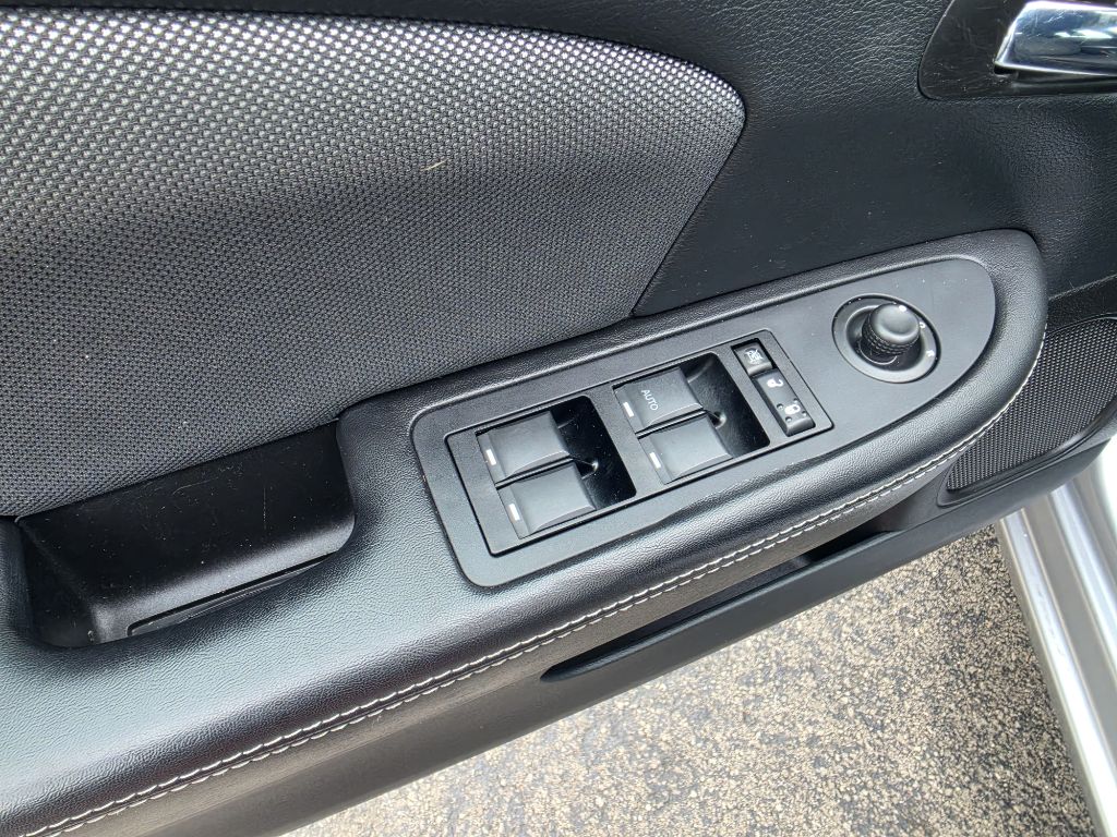 Photo 12 of this DODGE AVENGER
