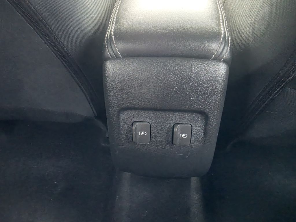 Photo 16 of this NISSAN KICKS