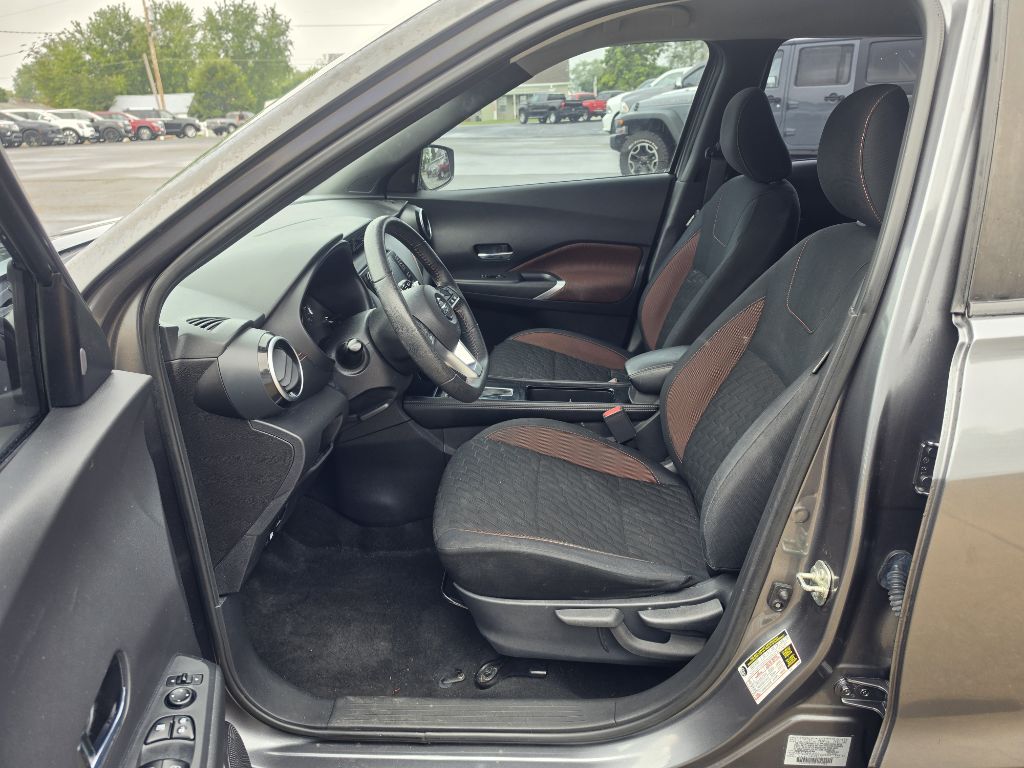 Photo 8 of this NISSAN KICKS