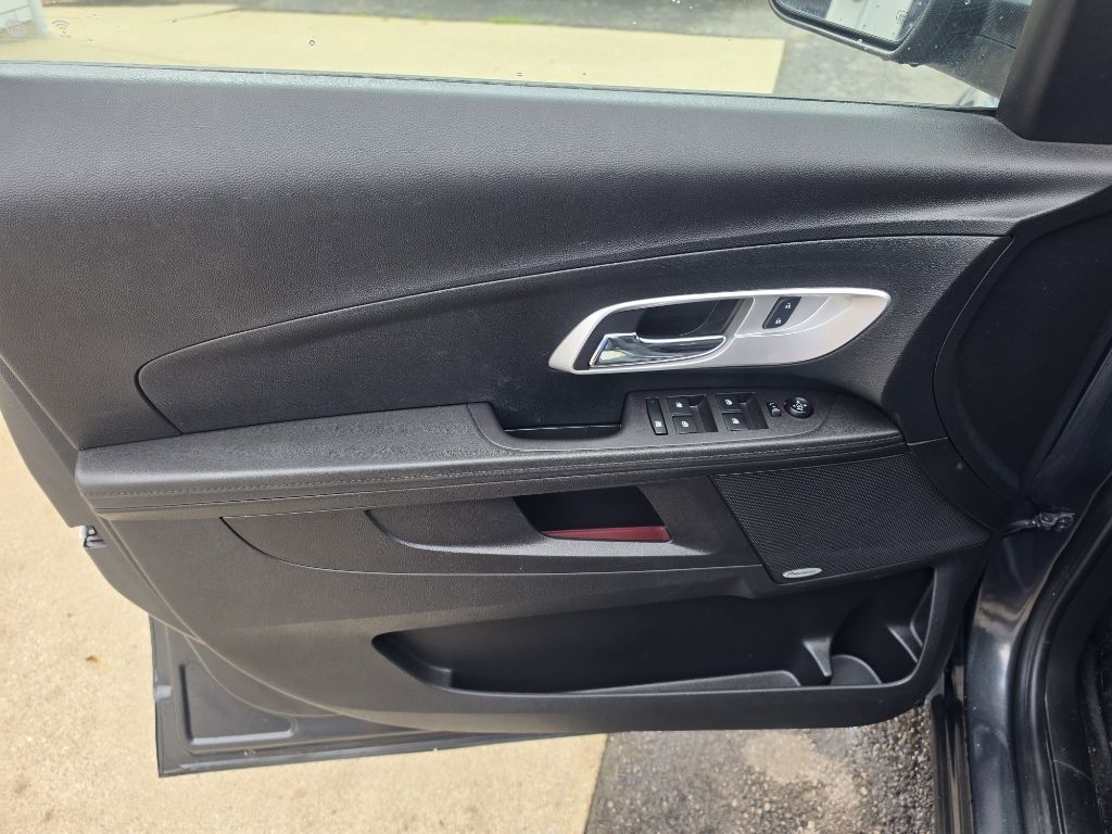 Photo 8 of this CHEVROLET EQUINOX