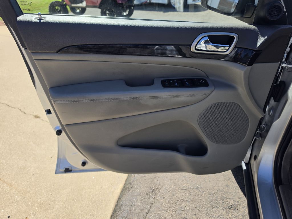 Photo 9 of this JEEP GRAND CHEROKEE