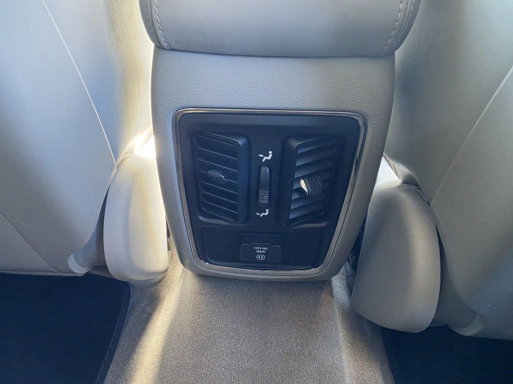 Photo 16 of this JEEP GRAND CHEROKEE