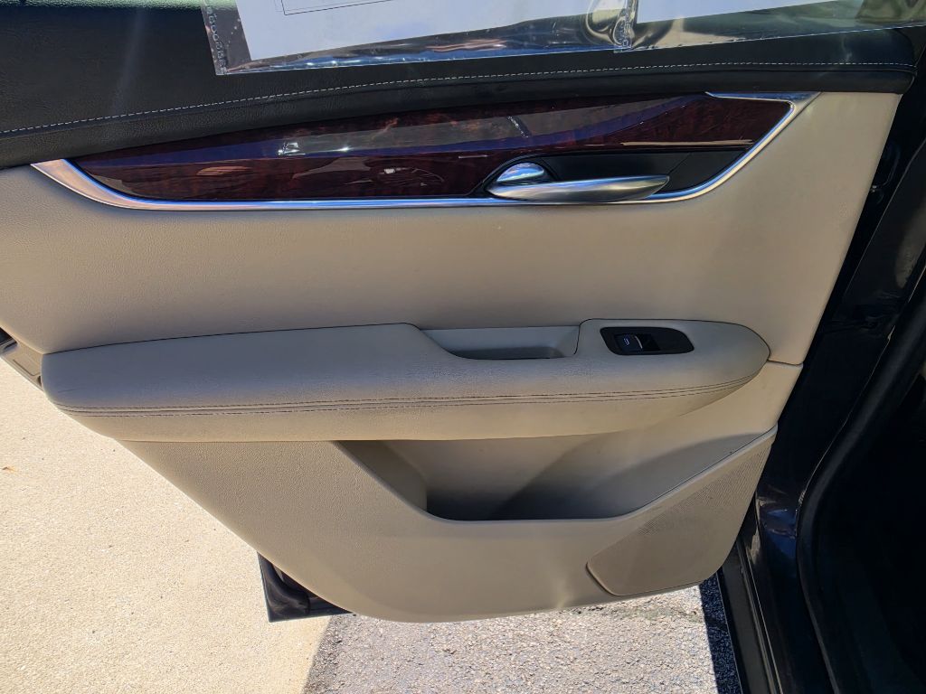 Photo 10 of this CADILLAC XT5