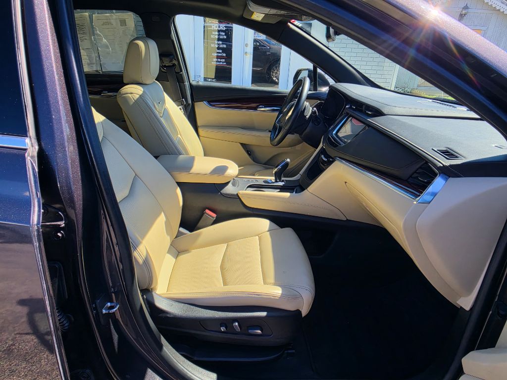 Photo 12 of this CADILLAC XT5
