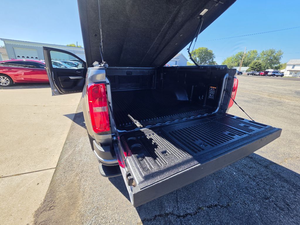 Photo 8 of this CHEVROLET COLORADO