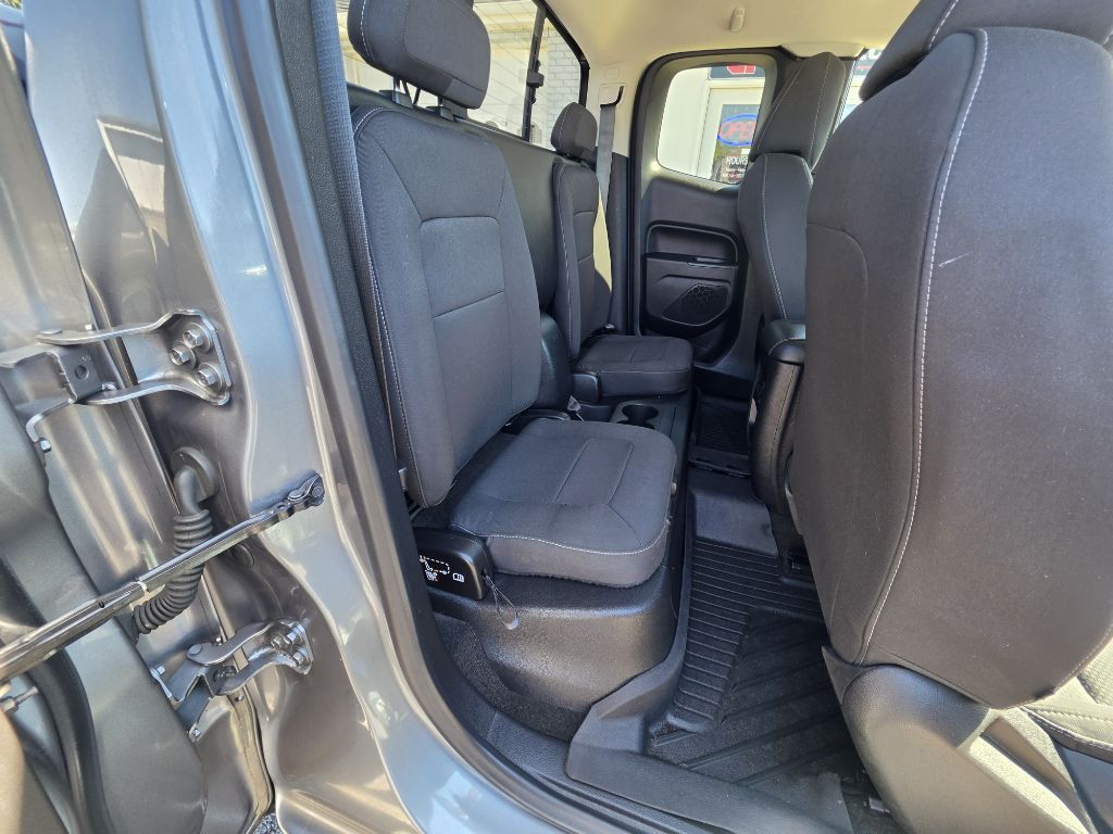 Photo 16 of this CHEVROLET COLORADO