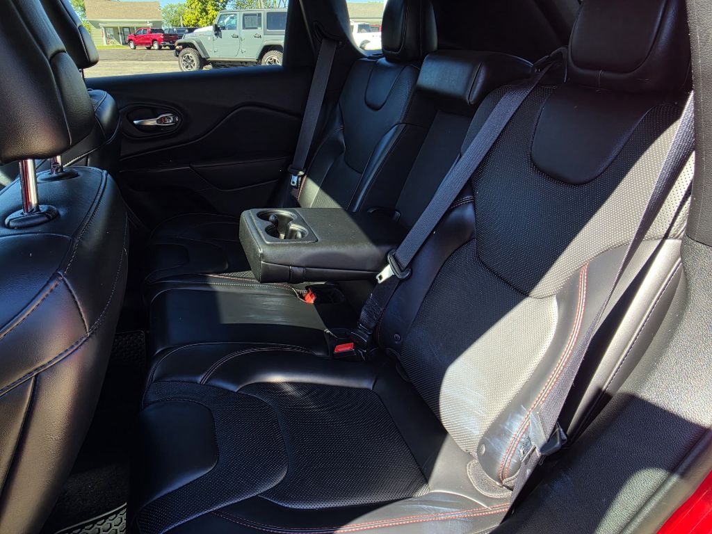 Photo 14 of this JEEP CHEROKEE