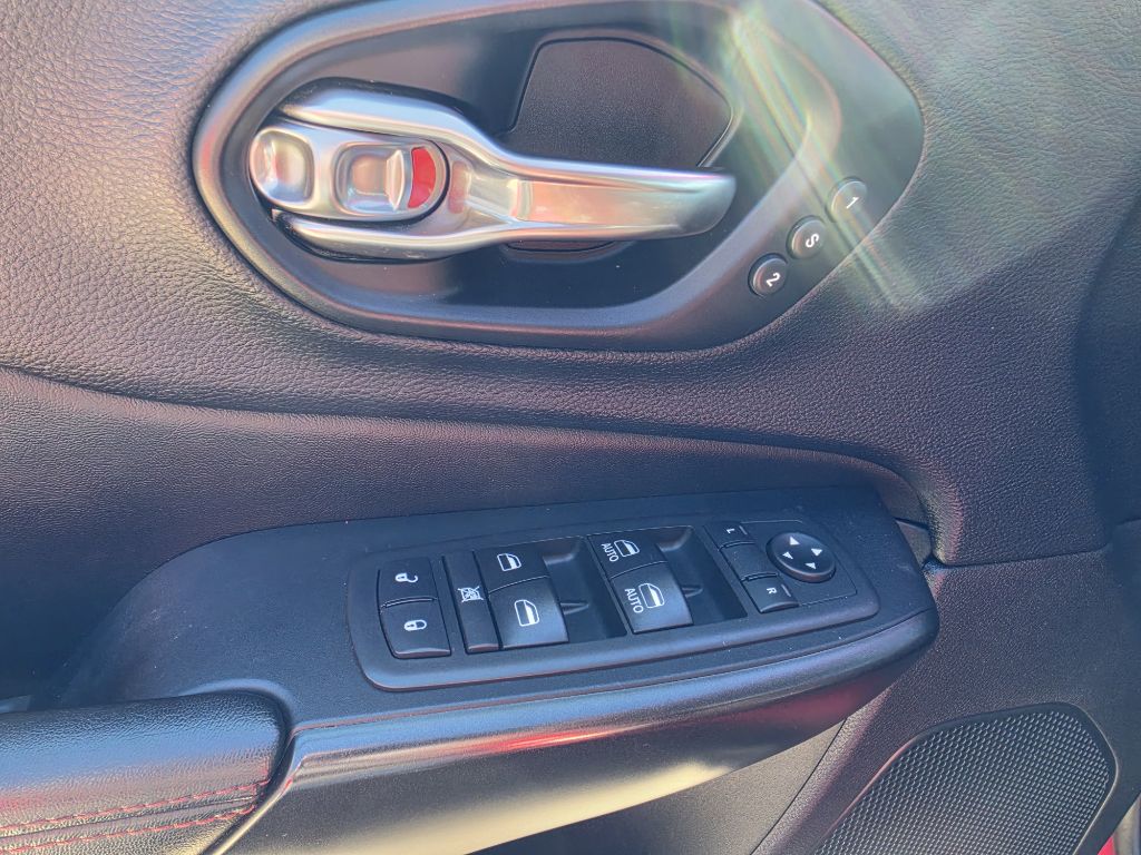 Photo 12 of this JEEP CHEROKEE
