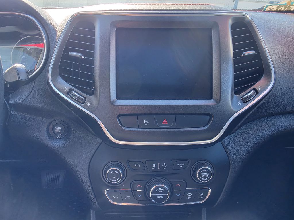 Photo 9 of this JEEP CHEROKEE