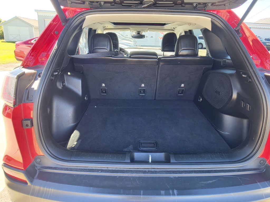 Photo 18 of this JEEP CHEROKEE