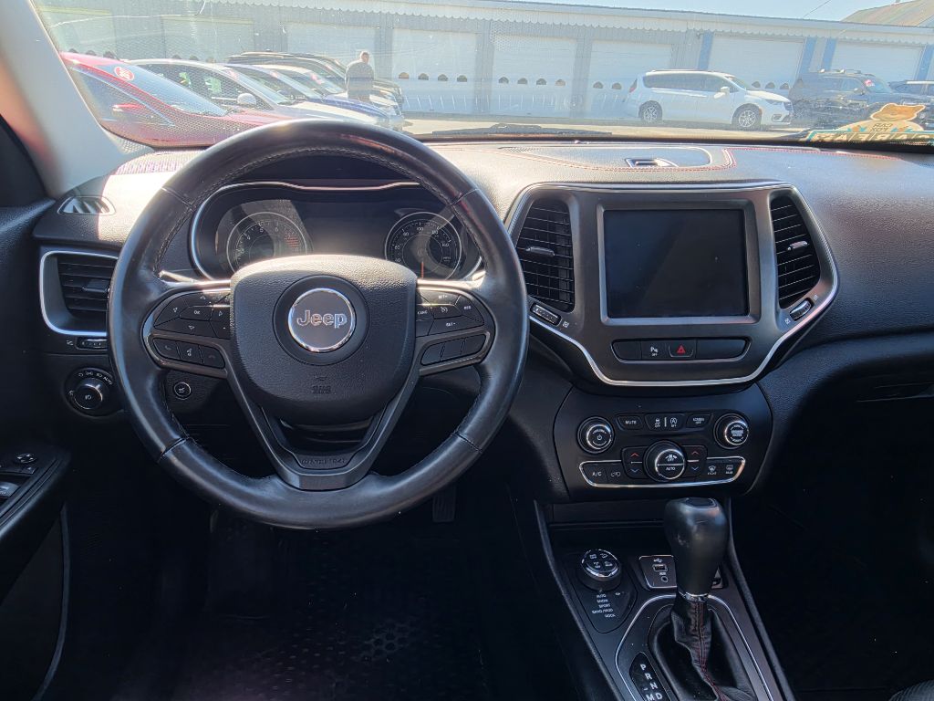 Photo 8 of this JEEP CHEROKEE