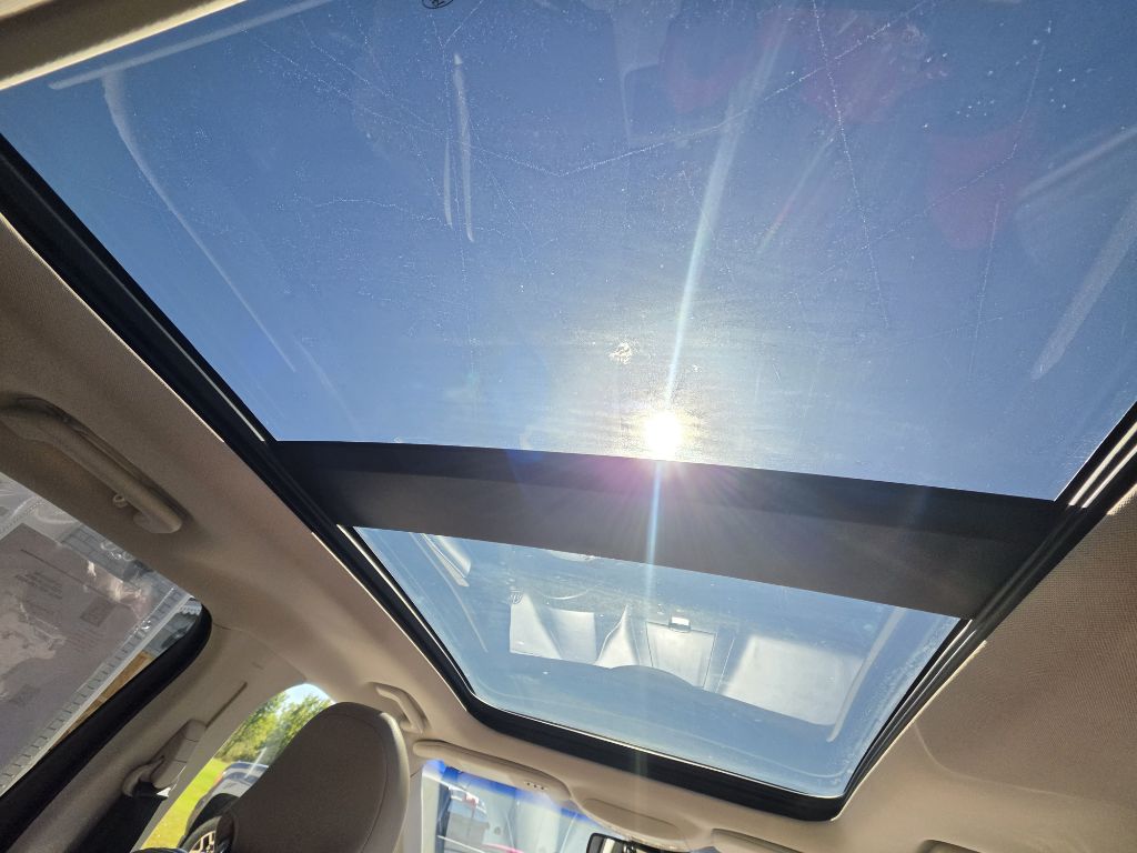 Photo 17 of this FORD EDGE