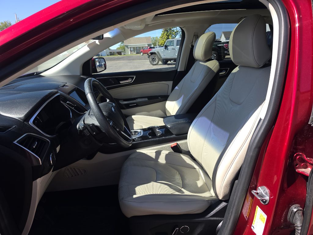 Photo 8 of this FORD EDGE
