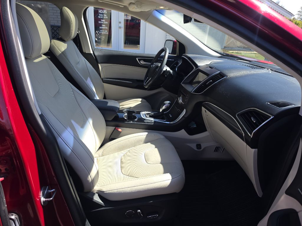 Photo 12 of this FORD EDGE