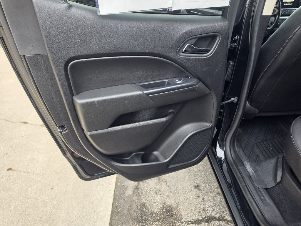 Photo 8 of this CHEVROLET COLORADO