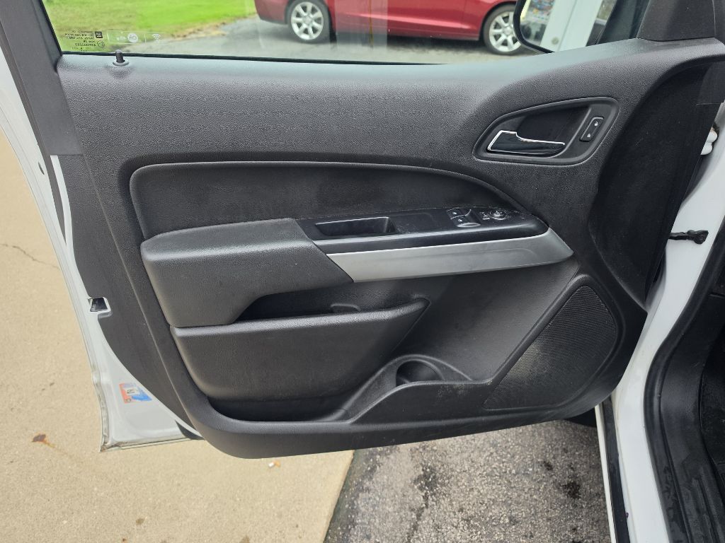 Photo 10 of this CHEVROLET COLORADO